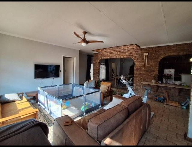 4 BEDROOM HOUSE FOR SALE IN VANDERBIJLPARK SE 3